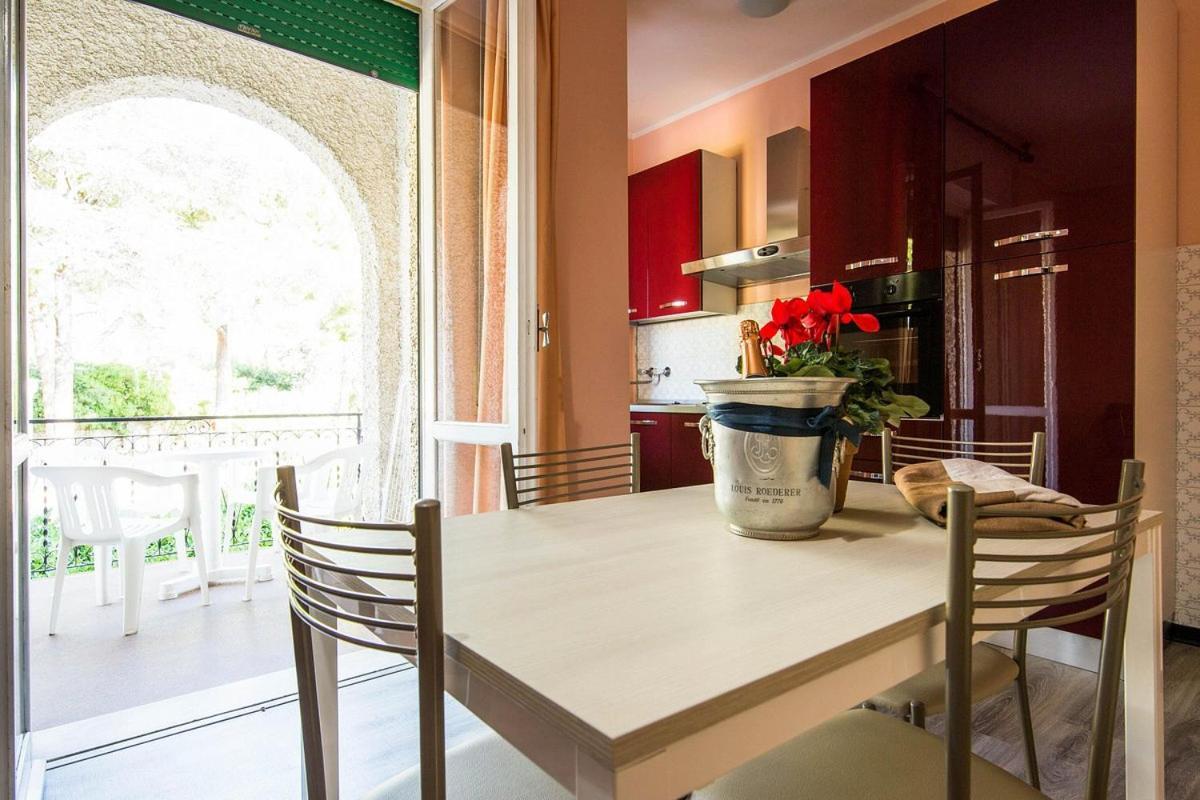 Liguria Apartments Пьетра-Лигуре Экстерьер фото